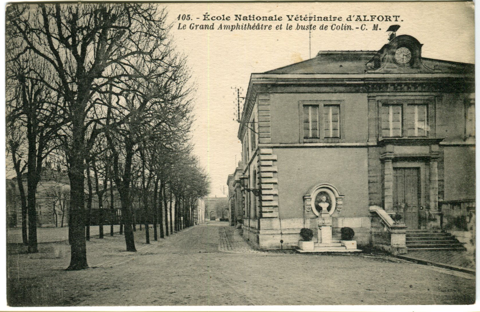 L'entrée de l'École d'Alfort - La cour d'honneur
